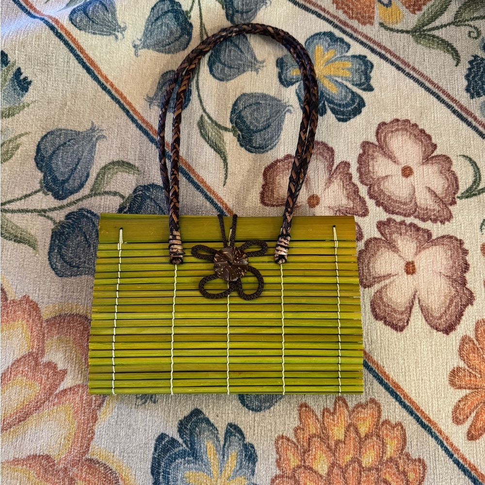 Cutie lil green wooden purse💚